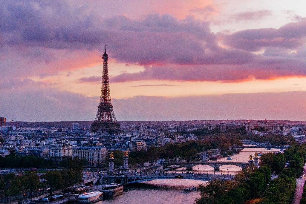Paryż podczas zachodu słońca